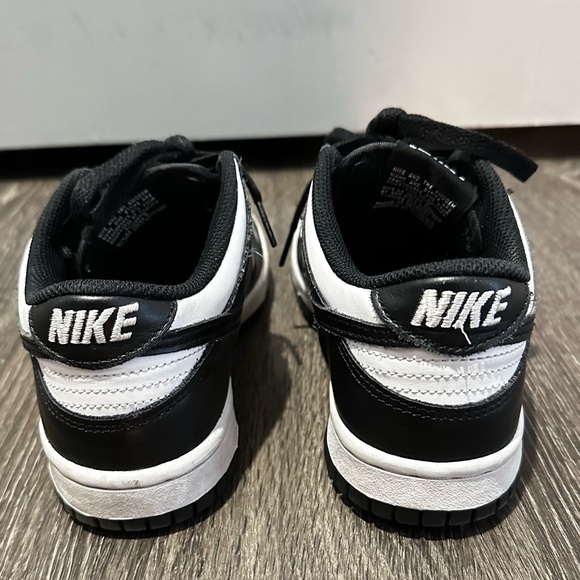 Woman’s Nike 🐼 
In perfect condition 
I will clean them before delivery - Picture 3 of 7